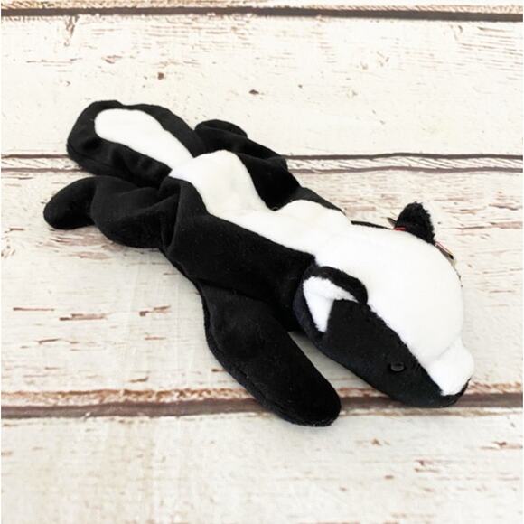 TY BEANIE BABIES Stinky the Skunk - Picture 2 of 6